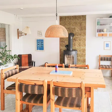 Vakantiehuis Idyllic Vintage Summer House Near Hasmark Beach